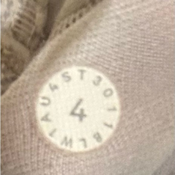 Lululemon Power Pose Tank *Light Support For A/B Cup-Jasmine White Multi/ Size 4 - Picture 10 of 12